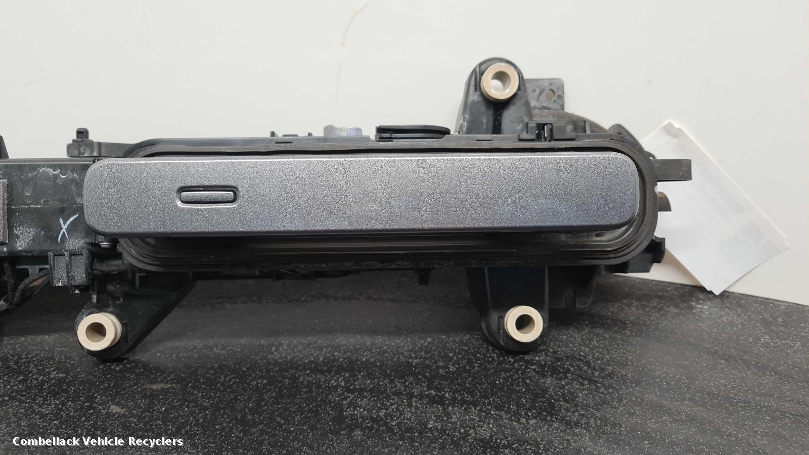 Part details for LAND ROVER RANGE ROVER VELAR Mk1 L560 Left Front